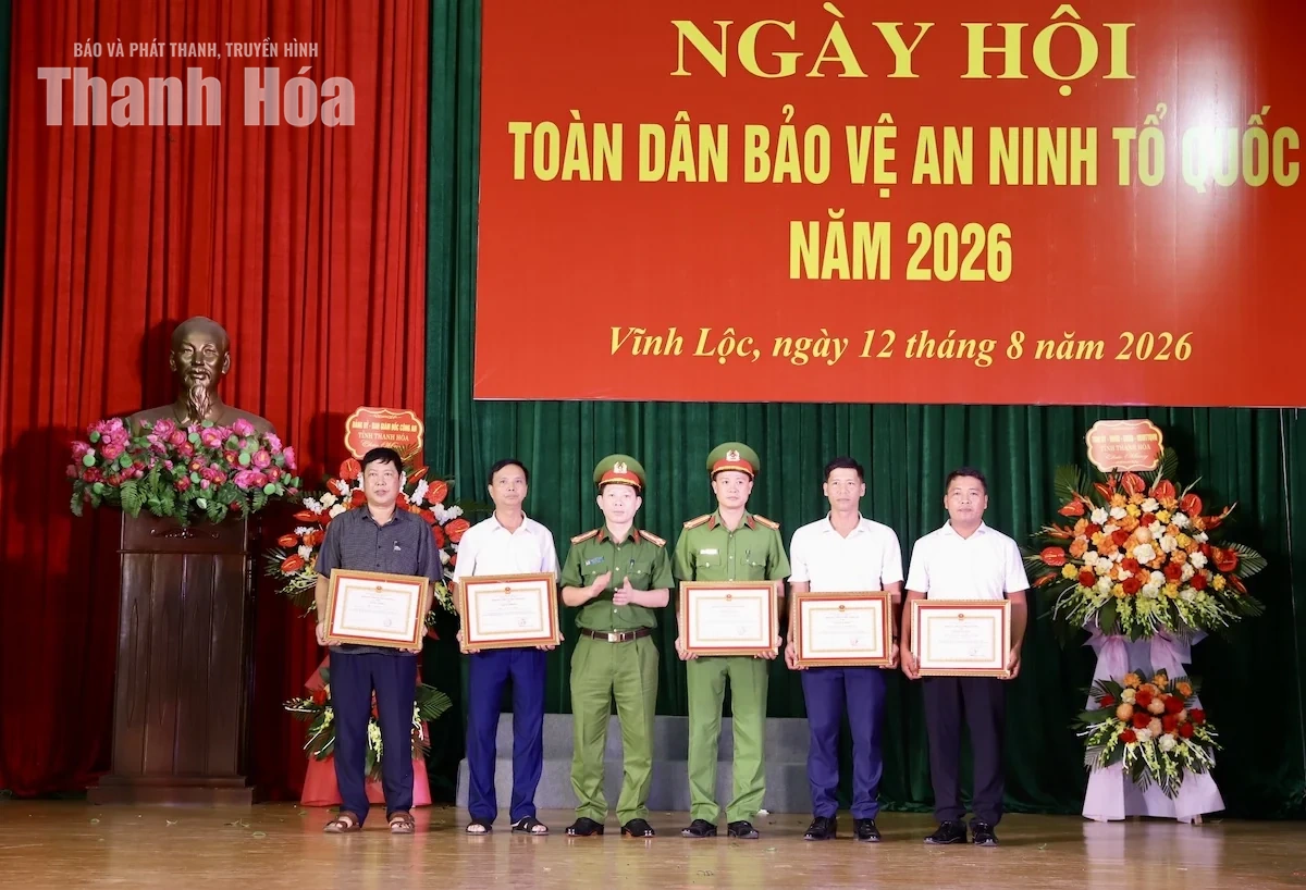 Phó Chủ tịch Thường trực UBND tỉnh Mai Xuân Liêm dự Ngày hội Toàn dân bảo vệ an ninh Tổ quốc tại xã Vĩnh Lộc
