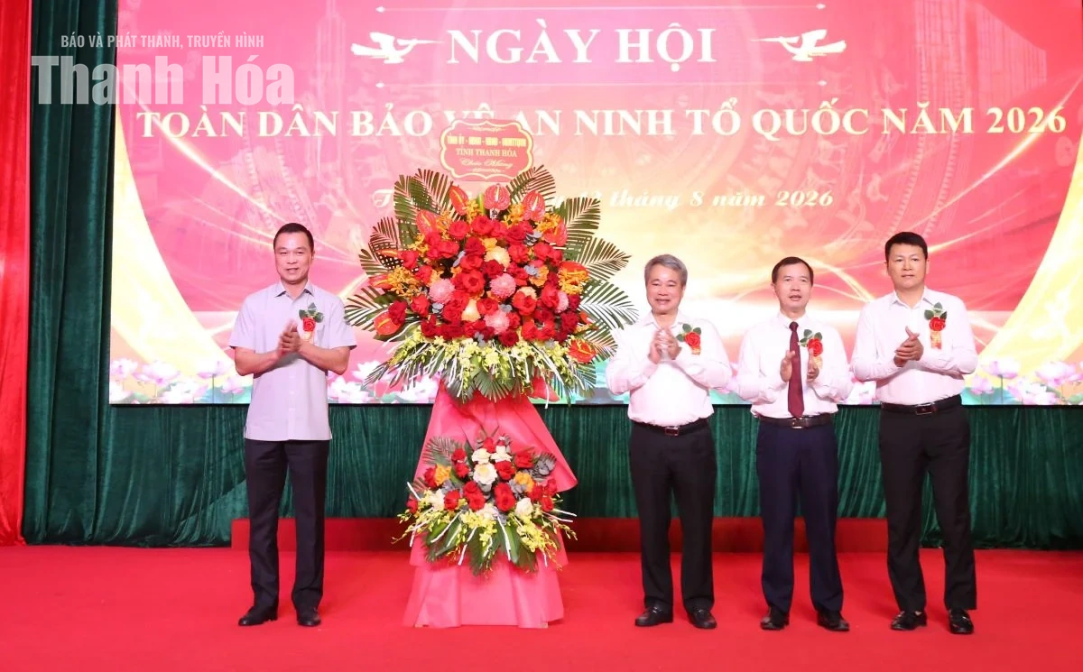 Chủ tịch UBND tỉnh Tô Anh Dũng dự Ngày hội Toàn dân bảo vệ an ninh Tổ quốc tại phường Tĩnh Gia