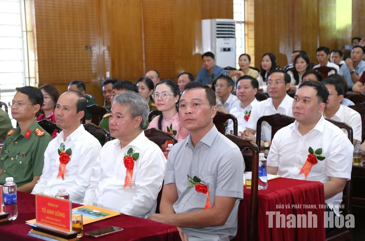 Chủ tịch UBND tỉnh Tô Anh Dũng dự Ngày hội Toàn dân bảo vệ an ninh Tổ quốc tại phường Tĩnh Gia