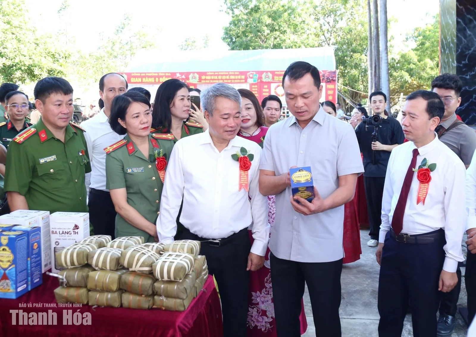 Chủ tịch UBND tỉnh Tô Anh Dũng dự Ngày hội Toàn dân bảo vệ an ninh Tổ quốc tại phường Tĩnh Gia