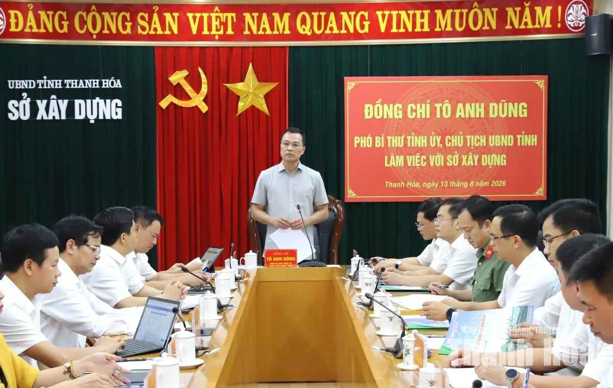 Chủ tịch UBND tỉnh Tô Anh Dũng làm việc với Sở Xây dựng