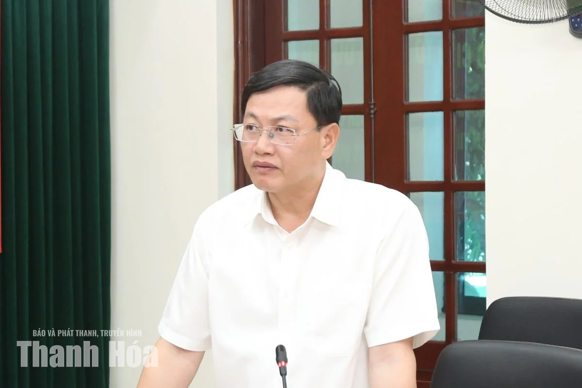 Chủ tịch UBND tỉnh Tô Anh Dũng làm việc với Sở Xây dựng