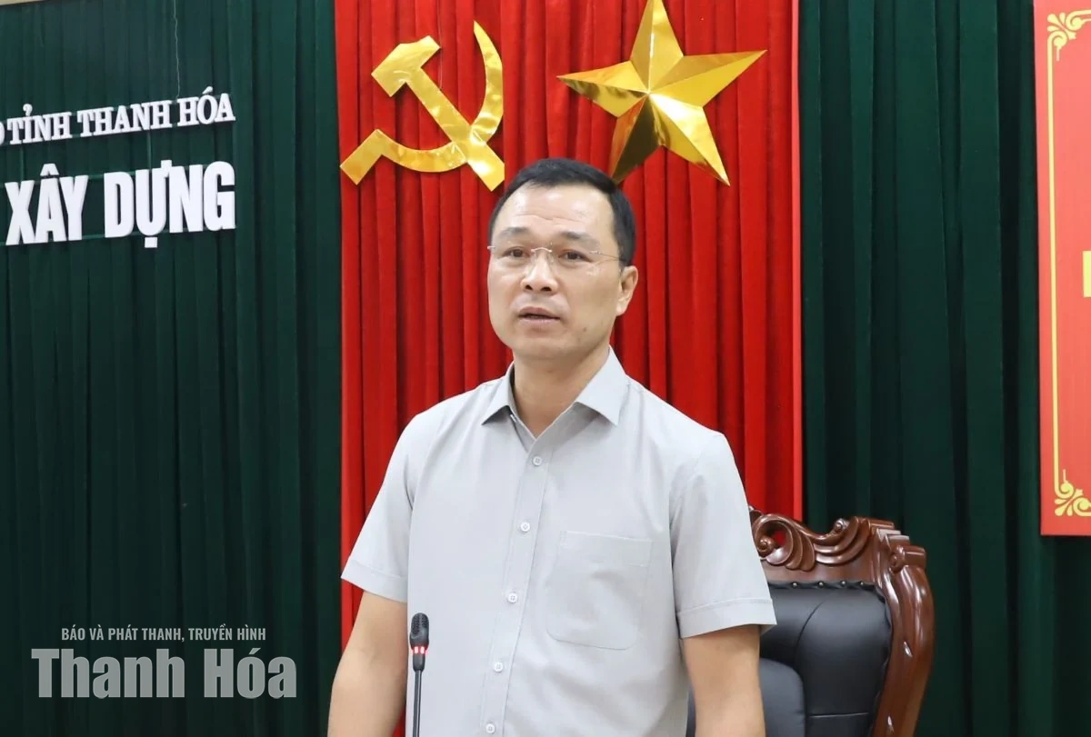 Chủ tịch UBND tỉnh Tô Anh Dũng làm việc với Sở Xây dựng