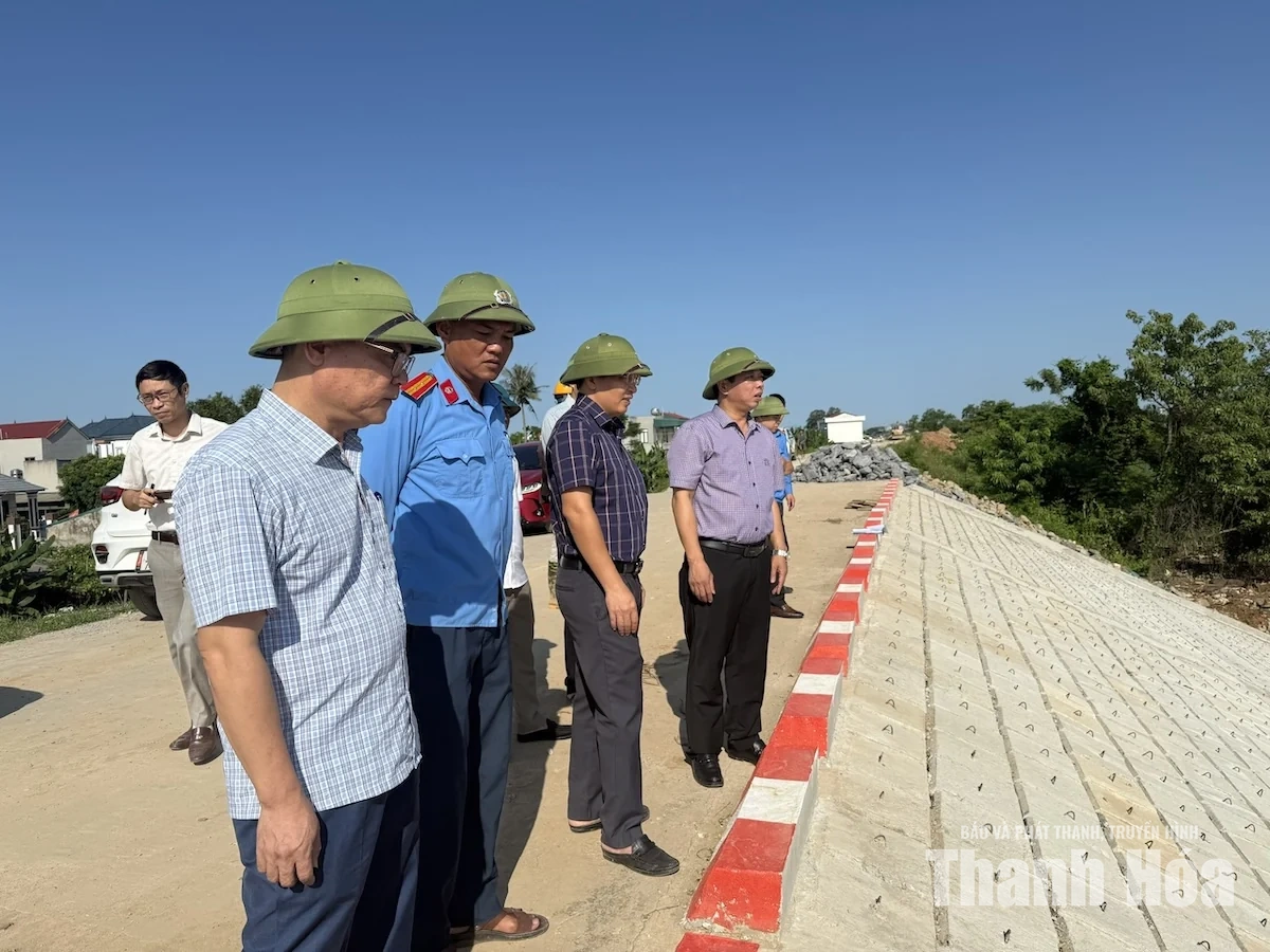 Đẩy nhanh xử lý các điểm xung yếu trên đê hữu sông Mã qua phường Quảng Phú