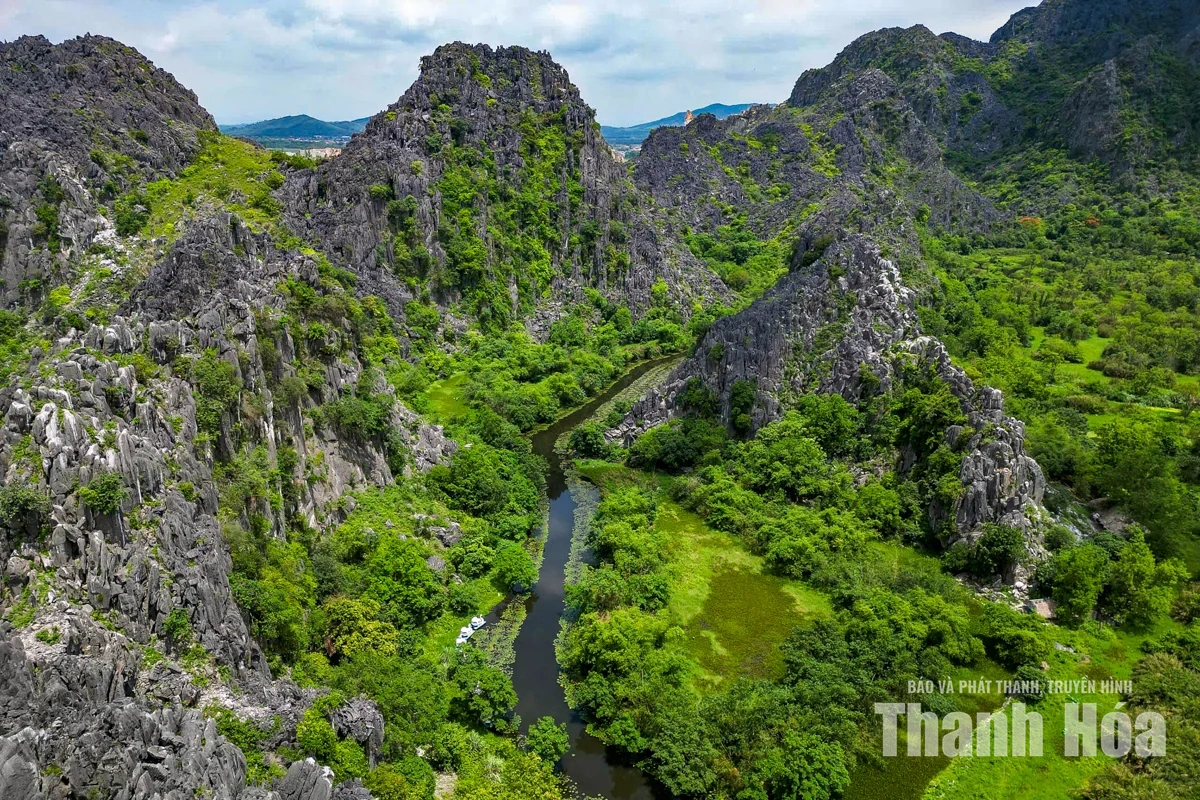 Khám phá danh thắng Kim Sơn vào mùa đẹp nhất trong năm