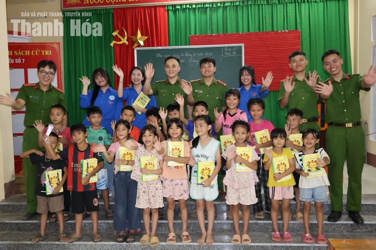 Ngọc Quang những đêm sáng đèn