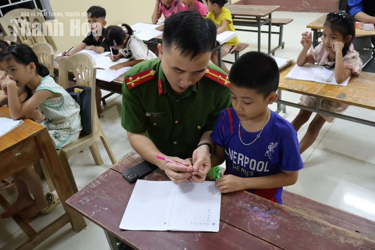 Ngọc Quang những đêm sáng đèn