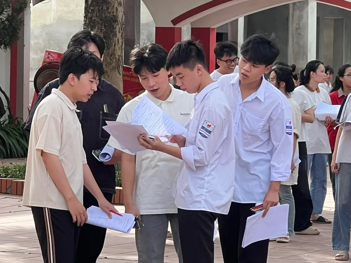 Điểm chuẩn đại học 2026 phản ánh xu hướng chọn ngành của người trẻ