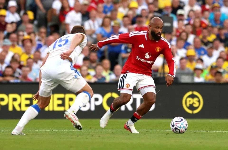 Đội tuyển Việt Nam đón tin vui lực lượng trước thềm trận bán kết lượt đi; Rộ tin đồn cựu cầu thủ MU chuẩn bị gia nhập CLB Công an TP.HCM