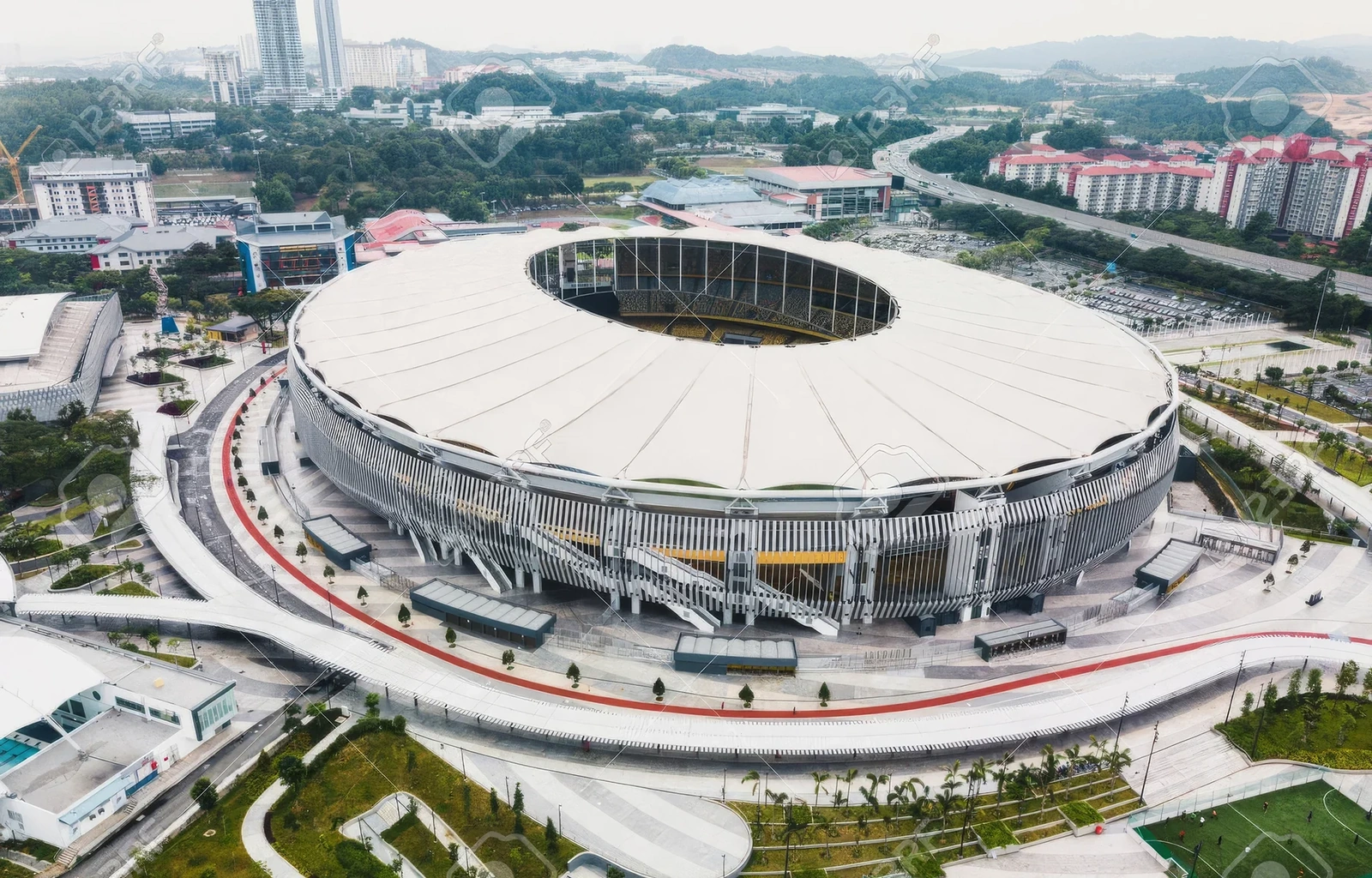 ĐT Việt Nam chưa từng thắng Malaysia ở bán kết ASEAN Cup; Lionel Messi tạm ngưng thi đấu