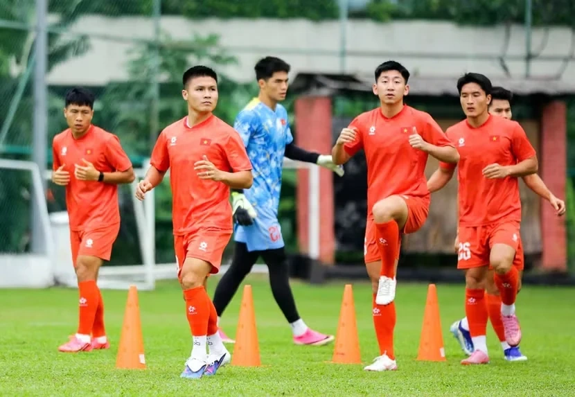 CLB Đông Á Thanh Hóa chuẩn bị đổi tên và đón chủ tịch mới; Ronaldo gây sốc với diện mạo trẻ trung, nhuộm tóc vàng