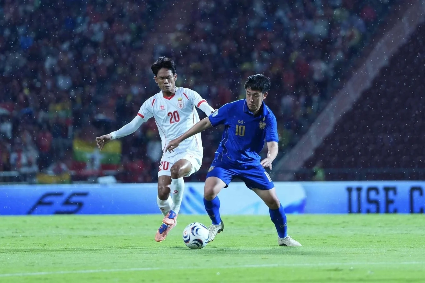 CLB Đông Á Thanh Hóa chuẩn bị đổi tên và đón chủ tịch mới; Ronaldo gây sốc với diện mạo trẻ trung, nhuộm tóc vàng
