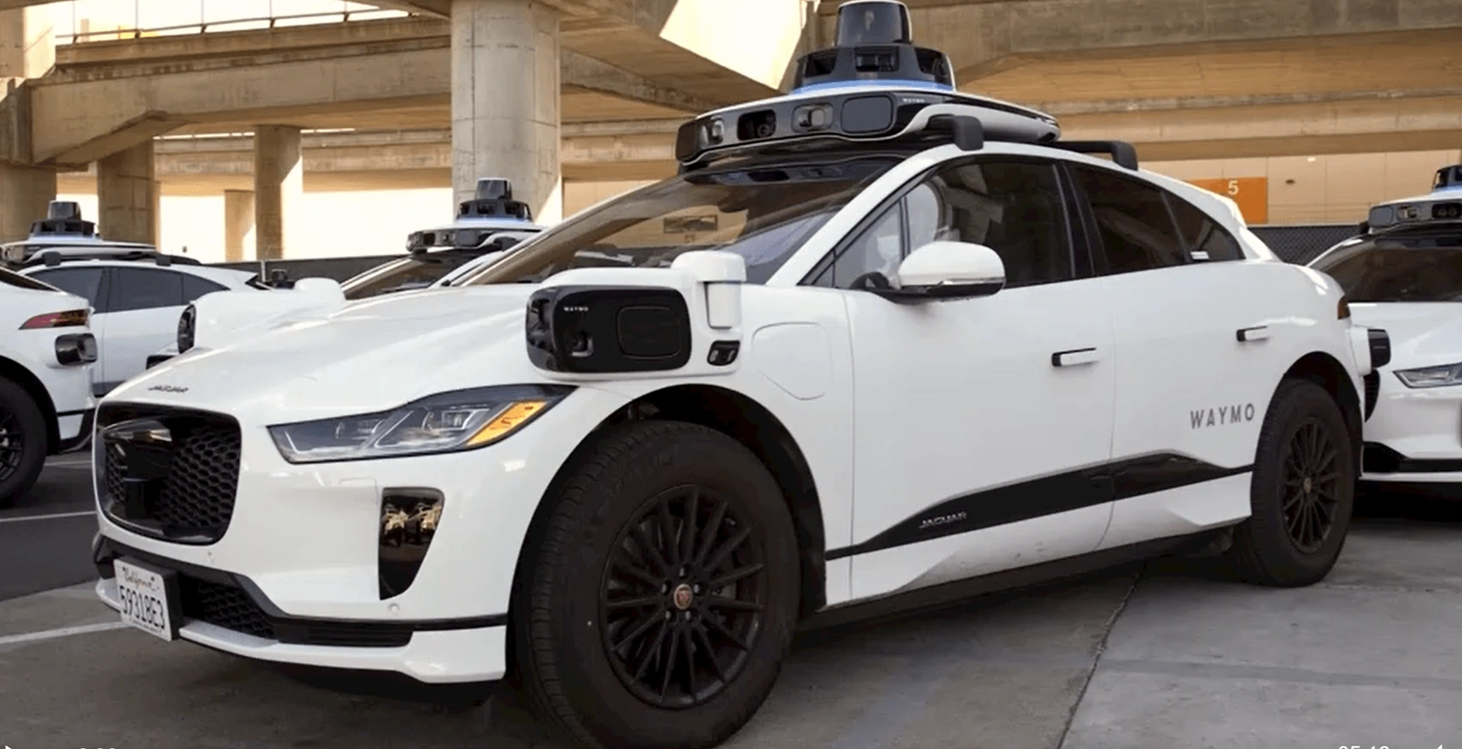 Robotaxi Trung Quốc tăng tốc mở rộng tại châu Âu