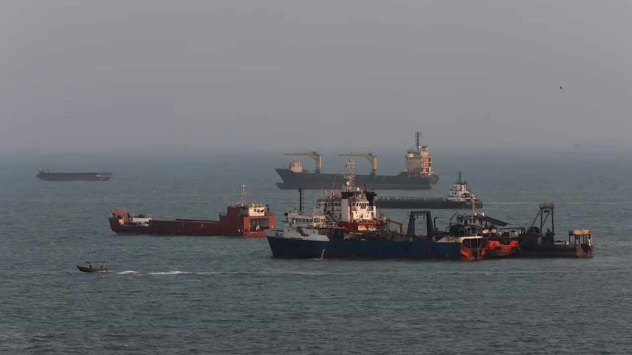 Iran cáo buộc Mỹ, Israel gây bất ổn tại eo biển Hormuz
