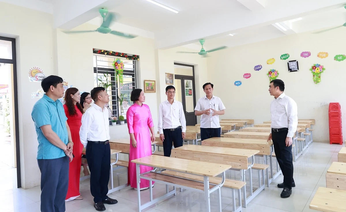 Vietcombank Bắc Thanh Hóa trao tặng công trình phòng học cho Trường Tiểu học Thiệu Nguyên