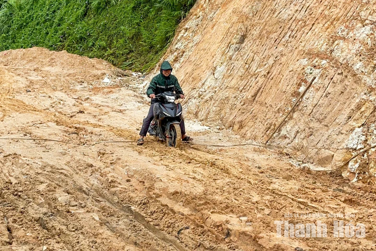 Khi thầy cô vượt dốc tìm học trò trên nương