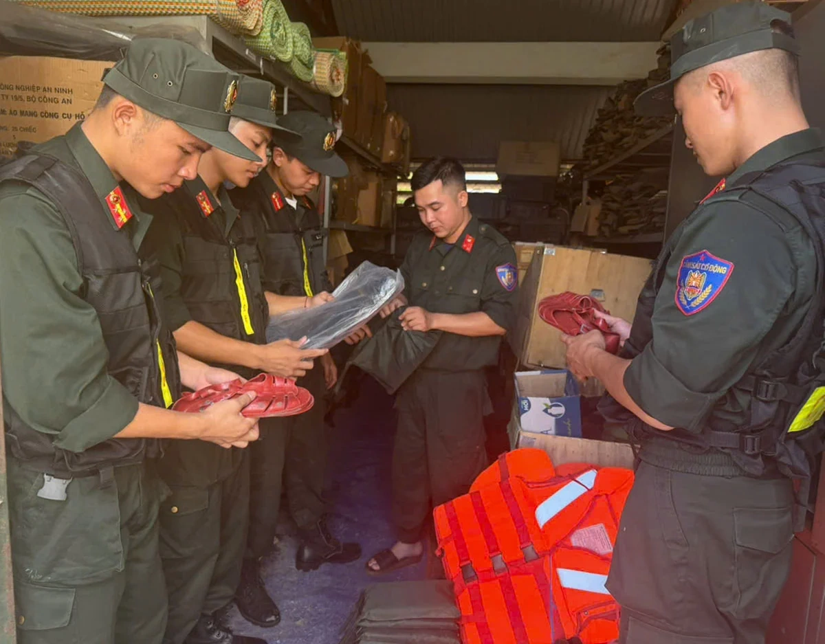 Cảnh sát cơ động Thanh Hóa chủ động ứng phó với đợt mưa lớn, ngập úng bảo vệ tính mạng và tài sản Nhân dân