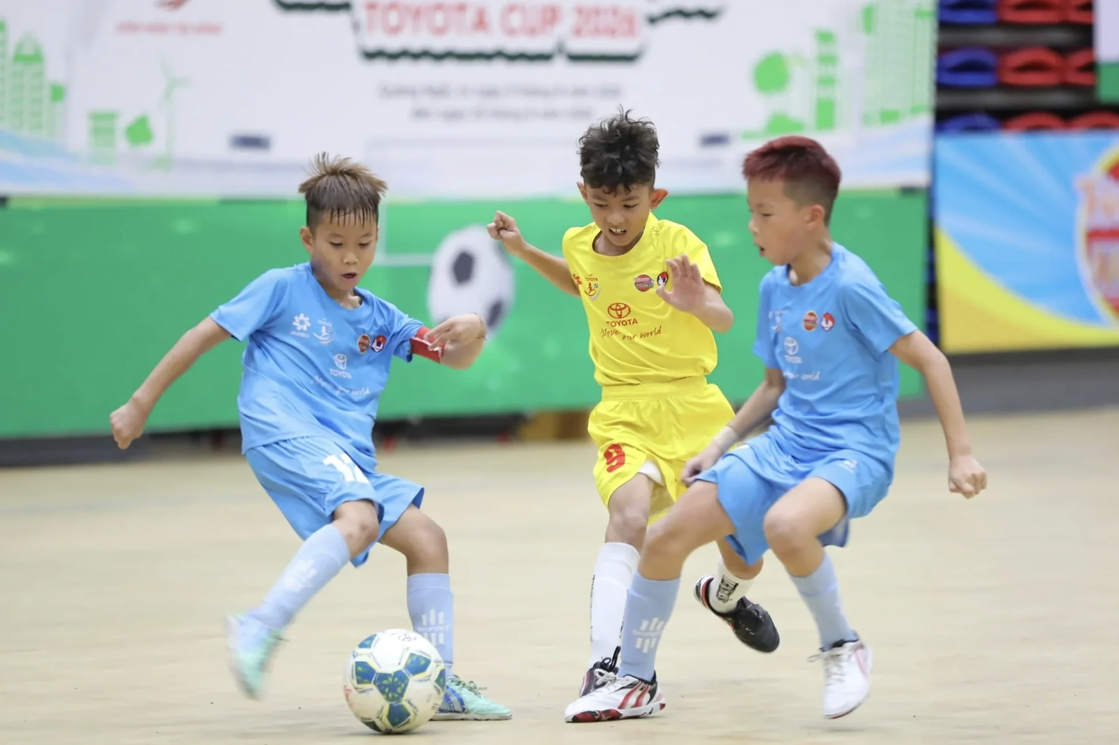 Đội tuyển Việt Nam bám sát Top 98; Neymar lần đầu bị áp dụng luật chống câu giờ mới tại giải Brazil