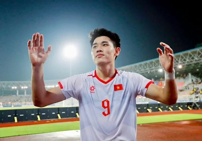 Đội tuyển Việt Nam bám sát Top 98; Neymar lần đầu bị áp dụng luật chống câu giờ mới tại giải Brazil