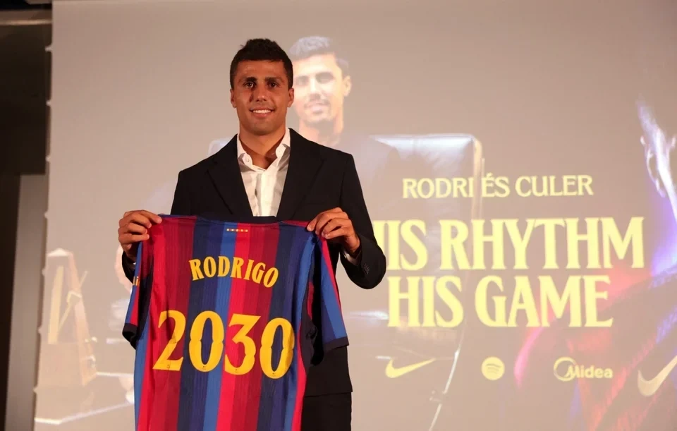 Văn Vĩ bỏ ngỏ khả năng ra sân trận bán kết lượt về ASEAN Cup; Barcelona chính thức chiêu mộ Rodri
