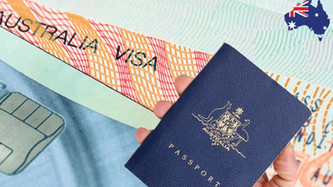 Australia tạm dừng tiếp nhận thị thực lao động kết hợp kỳ nghỉ từ 24 quốc gia