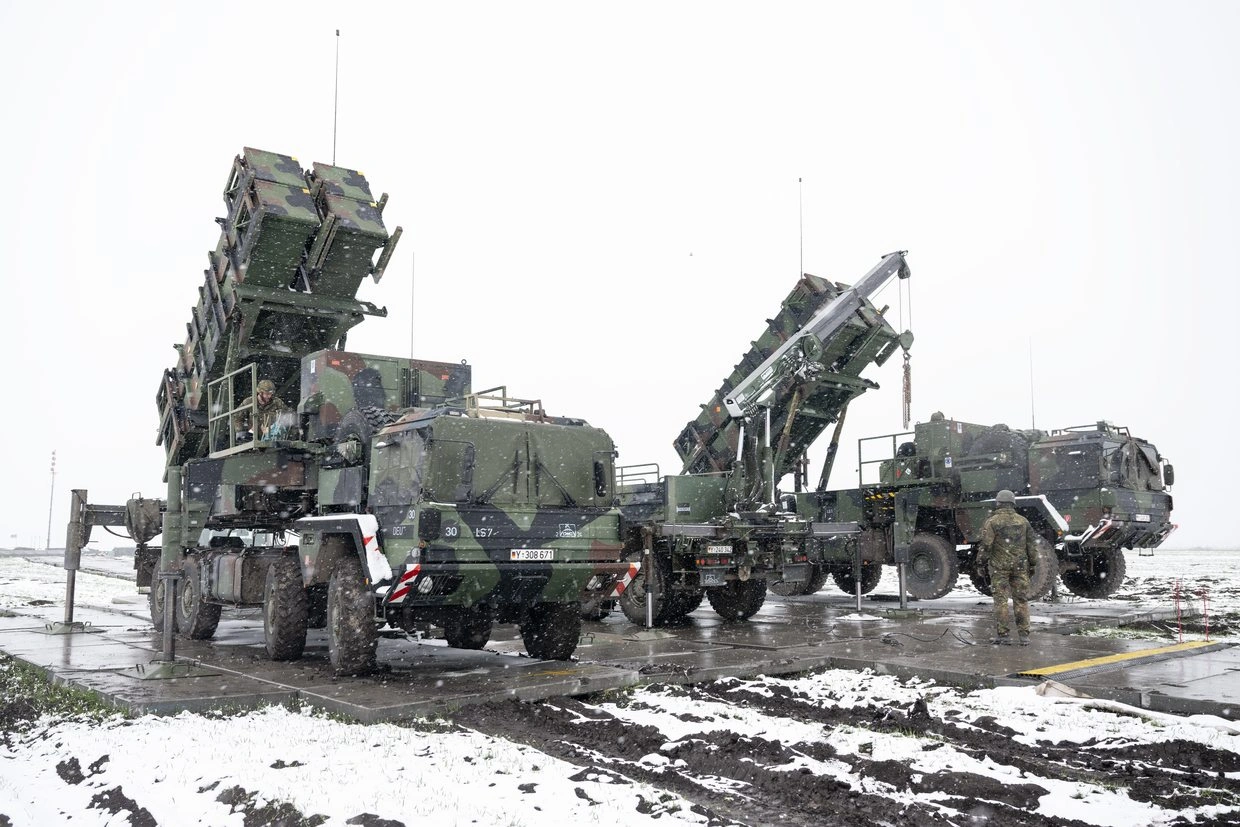 Pháp đẩy nhanh chuyển giao tên lửa cho Ukraine giữa lúc Kyiv khẩn cấp tìm Patriot