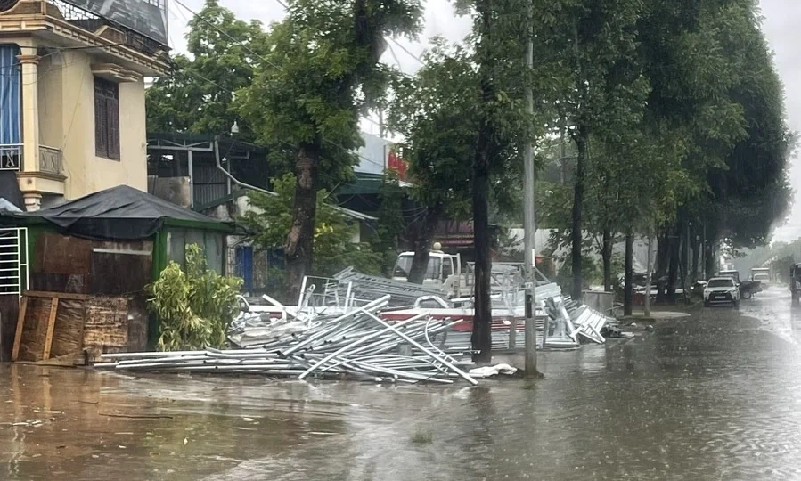 Trật tự, mỹ quan đô thị - Những “cái gai trong mắt”: Một vòng qua các tuyến đường trong KCN Đình Hương - Tây Bắc Ga