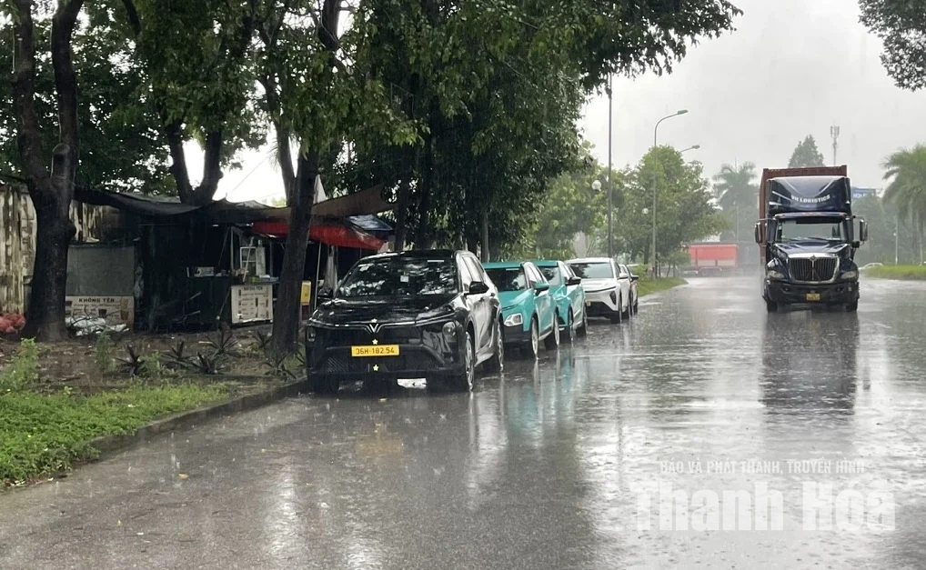 Trật tự, mỹ quan đô thị - Những “cái gai trong mắt”: Một vòng qua các tuyến đường trong KCN Đình Hương - Tây Bắc Ga