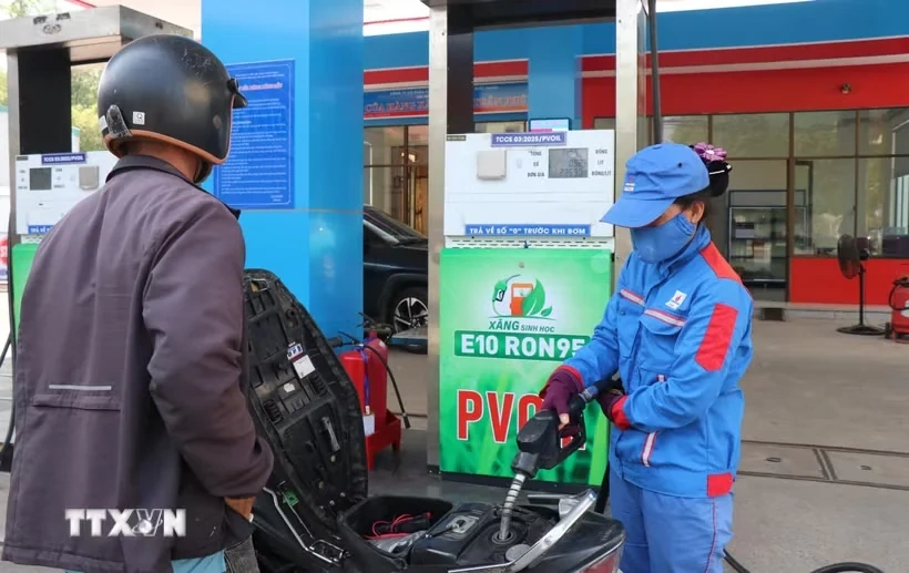Giá dầu diesel giảm còn 28.084 đồng, xăng E10 xuống 22.602 đồng từ 15 giờ