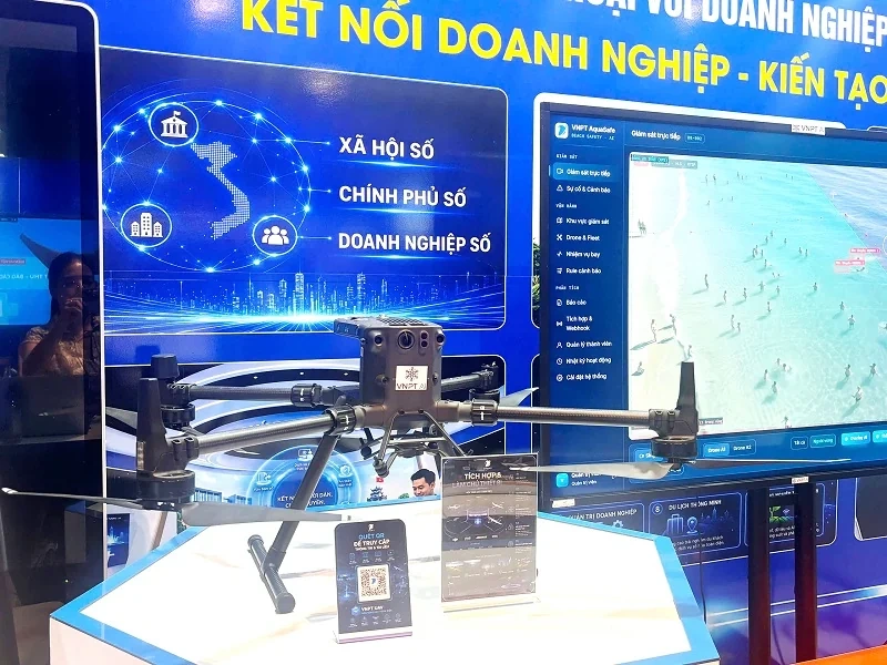 VNPT Thanh Hóa trình diễn các giải pháp công nghệ số tại Hội nghị đối thoại với doanh nghiệp năm 2026