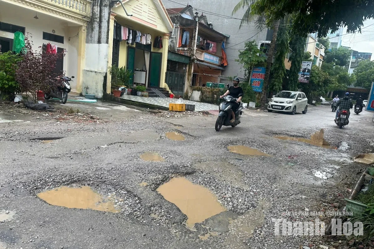 Trật tự, mỹ quan đô thị - Những “cái gai trong mắt”: Nhếch nhác đường Nguyễn Phục