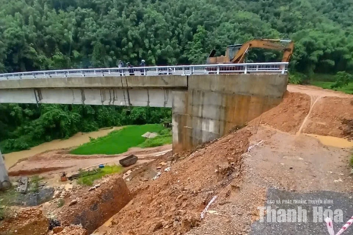 Mưa lớn gây ngập lụt và sạt lở nhiều tuyến giao thông trên địa bàn xã Na Mèo
