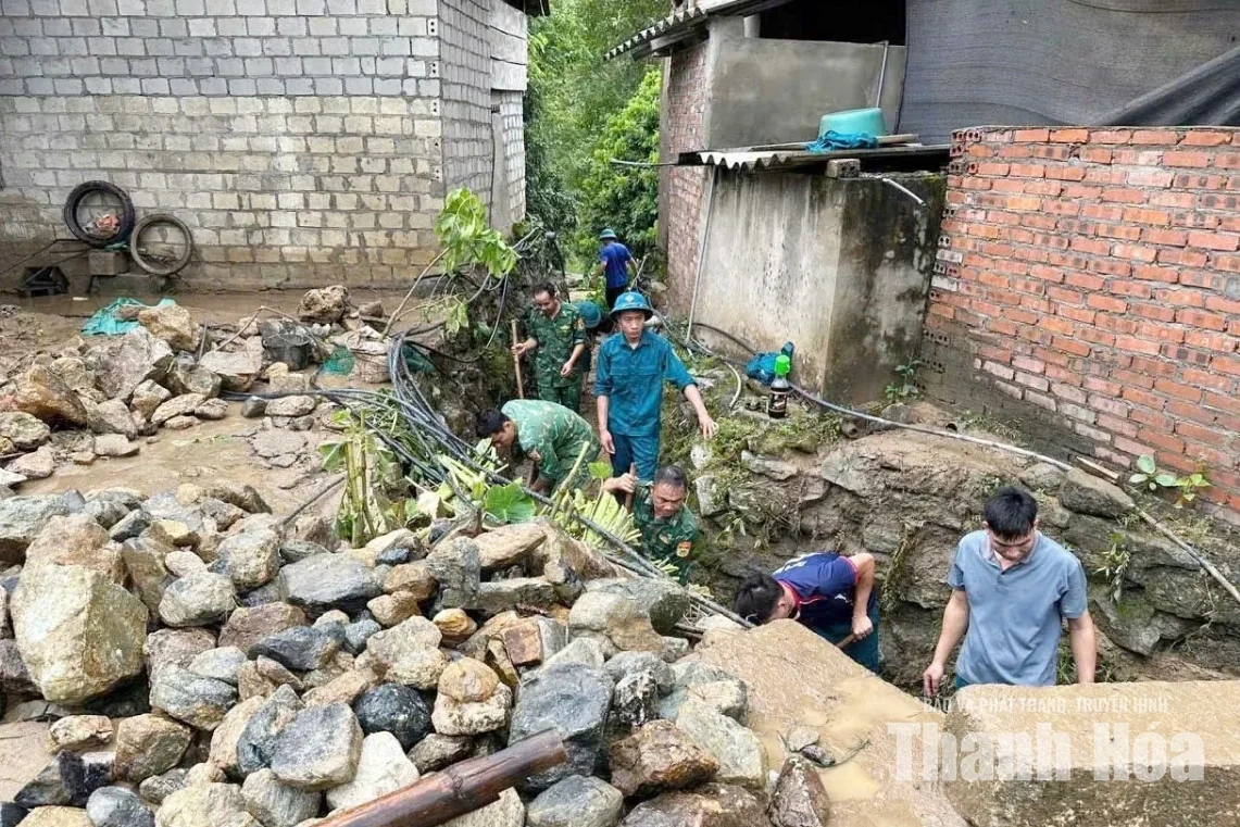 Lực lượng vũ trang kịp thời ứng phó sạt lở khu vực biên giới