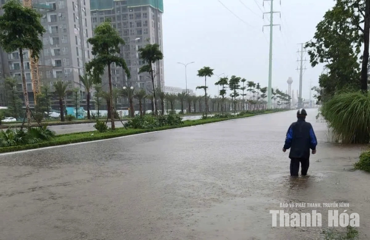 Dầm mưa, xuyên trưa khơi thông các dòng chảy