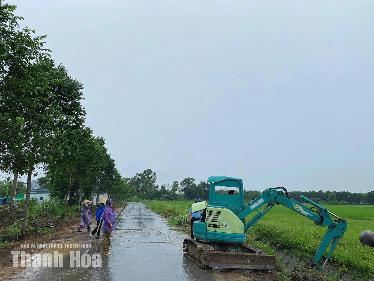 Dầm mưa, xuyên trưa khơi thông các dòng chảy