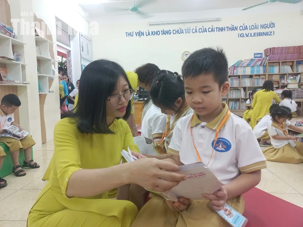 Học sinh Thanh Hóa nô nức tựu trường, bắt đầu năm học mới