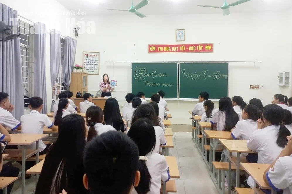 Học sinh Thanh Hóa nô nức tựu trường, bắt đầu năm học mới