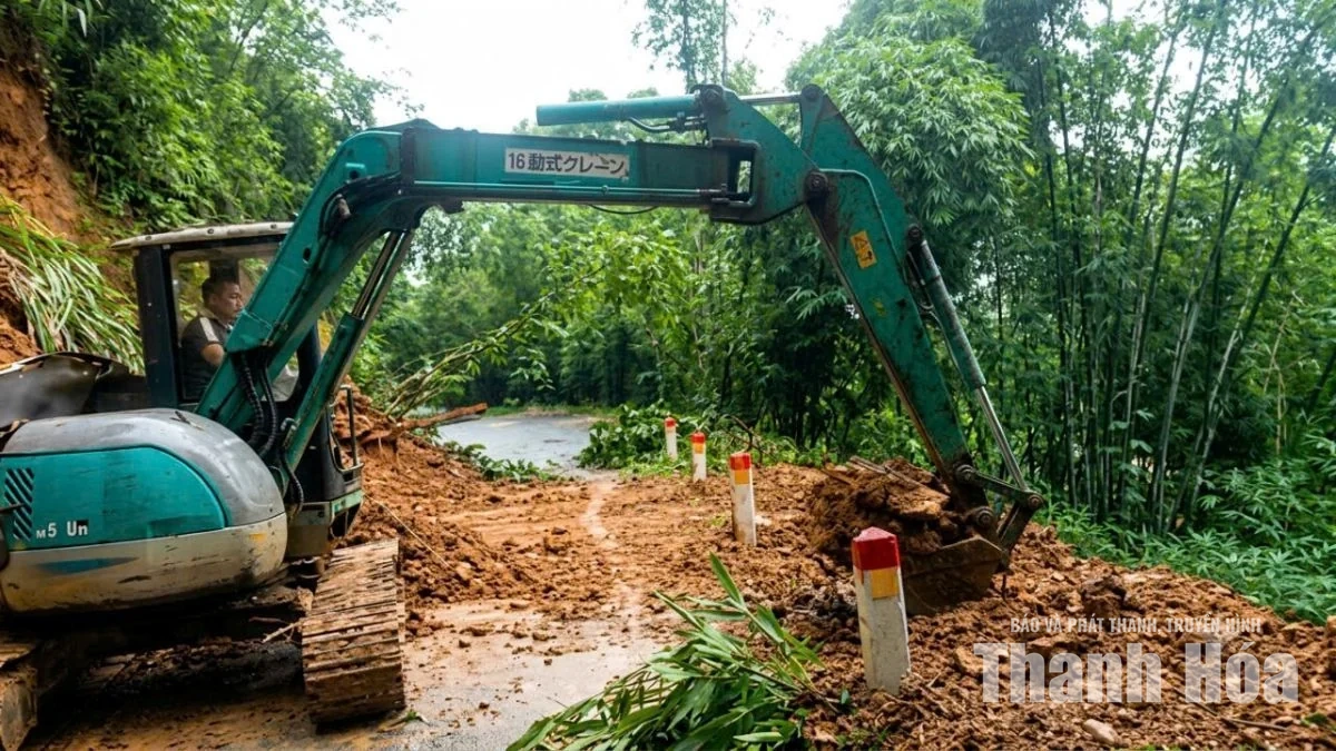 Khắc phục sạt lở tại nhiều xã miền núi, đảm bảo giao thông thông suốt