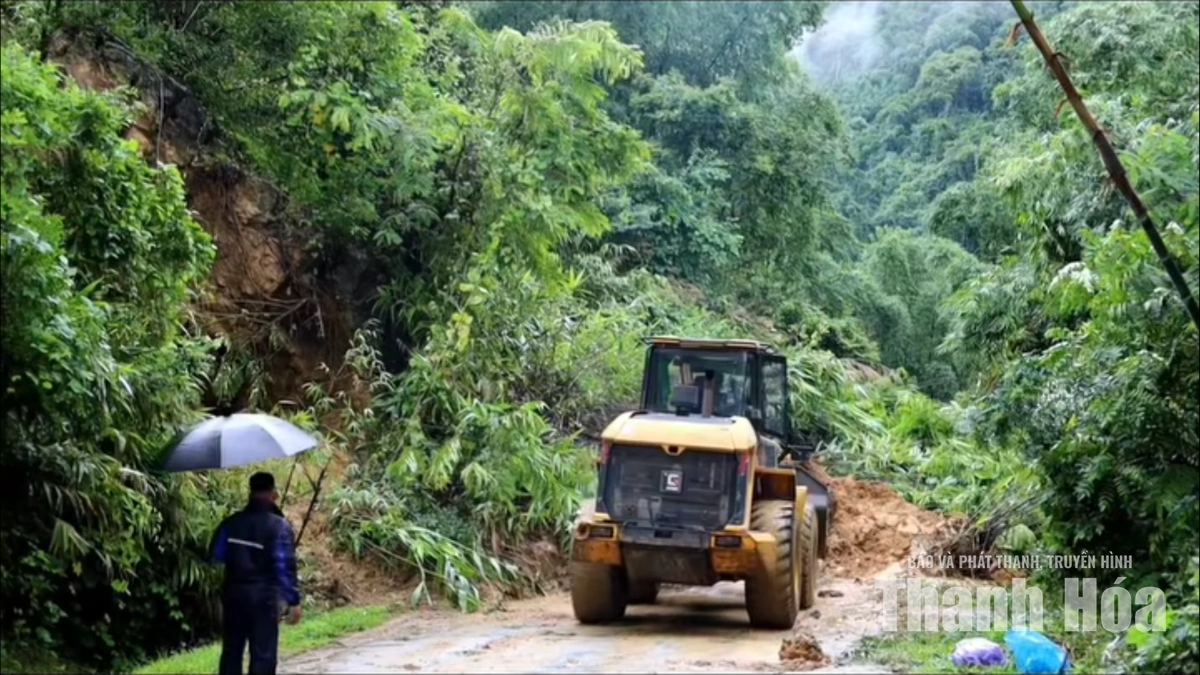 Khắc phục sạt lở tại nhiều xã miền núi, đảm bảo giao thông thông suốt