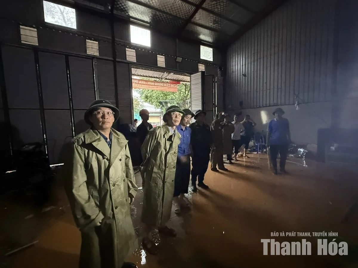 Phó Chủ tịch UBND tỉnh Đầu Thanh Tùng kiểm tra, chỉ đạo công tác ứng phó với mưa bão