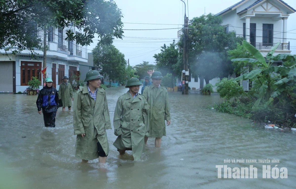 Kiểm tra công tác ứng phó với mưa bão trên địa bàn các phường Hạc Thành, Nguyệt Viên
