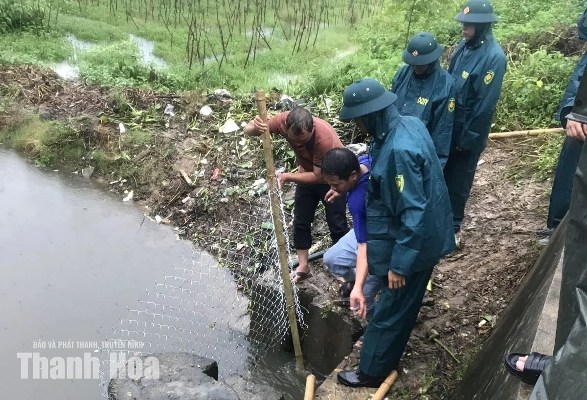 Kiểm tra công tác ứng phó với mưa bão trên địa bàn các phường Hạc Thành, Nguyệt Viên