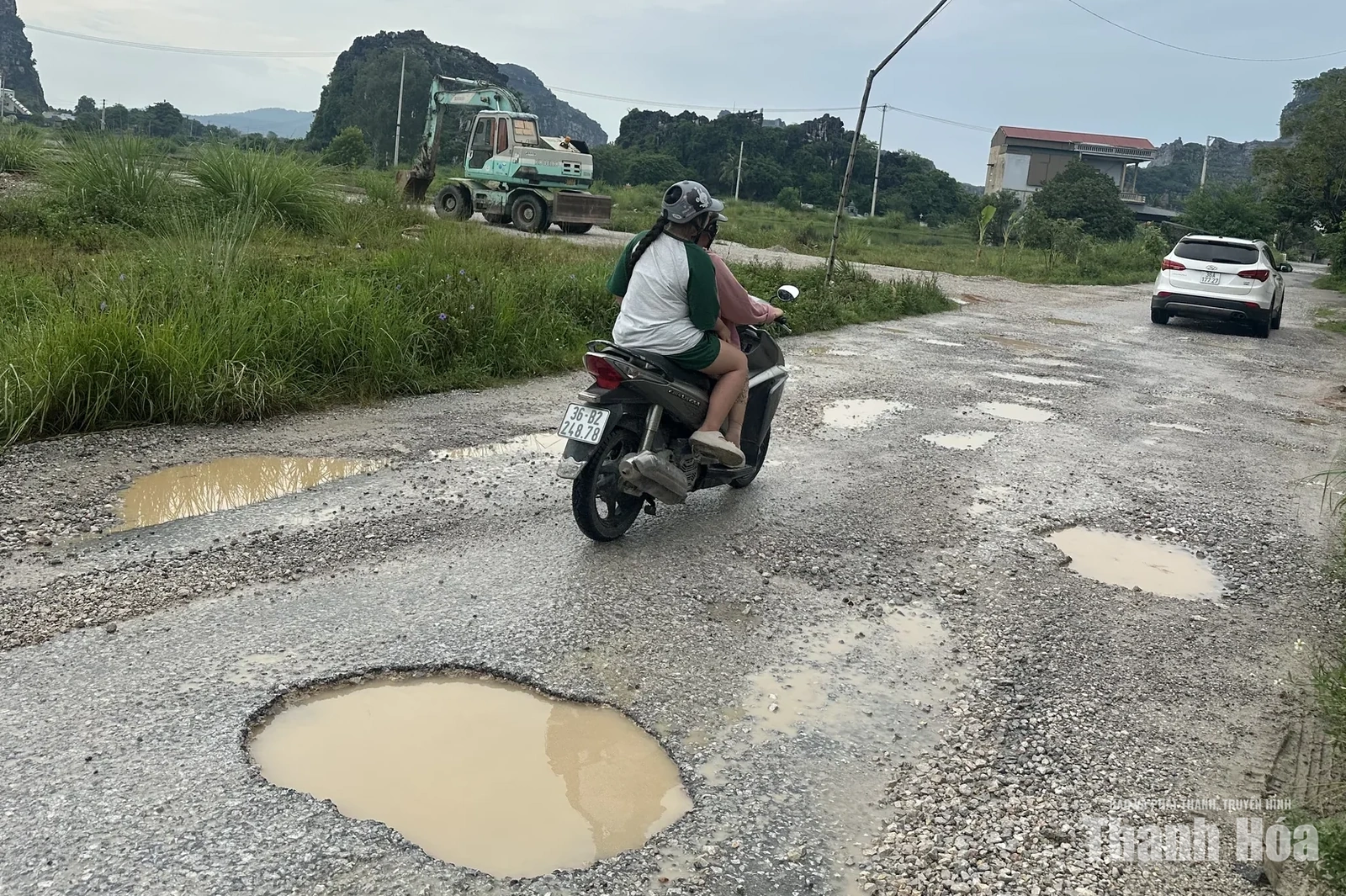 Trật tự, mỹ quan đô thị - Những “cái gai trong mắt”: Đường Son Toản xuống cấp nghiêm trọng, cần sớm được sửa chữa