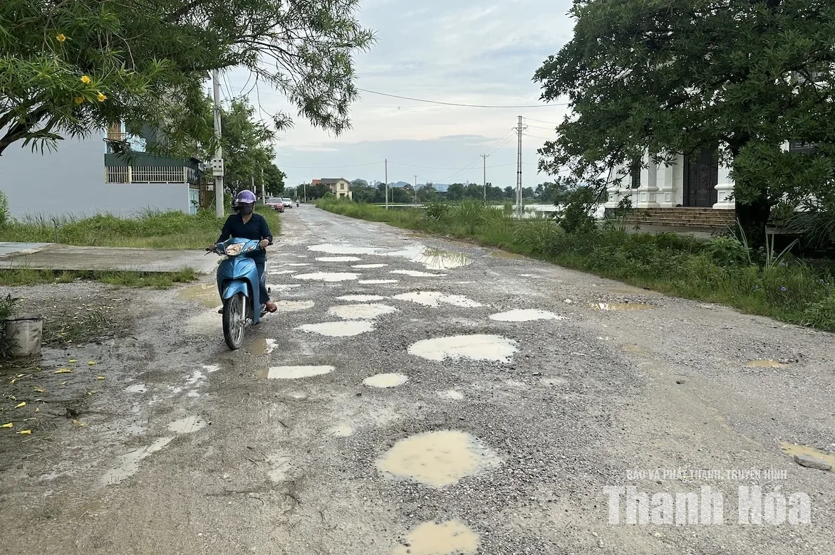 Trật tự, mỹ quan đô thị - Những “cái gai trong mắt”: Đường Son Toản xuống cấp nghiêm trọng, cần sớm được sửa chữa