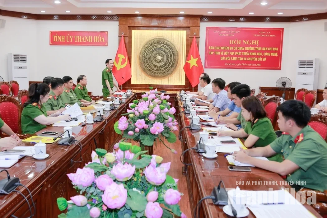 Bàn giao nhiệm vụ Cơ quan Thường trực Ban Chỉ đạo cấp tỉnh về đột phá phát triển khoa học, công nghệ, đổi mới sáng tạo và chuyển đổi số