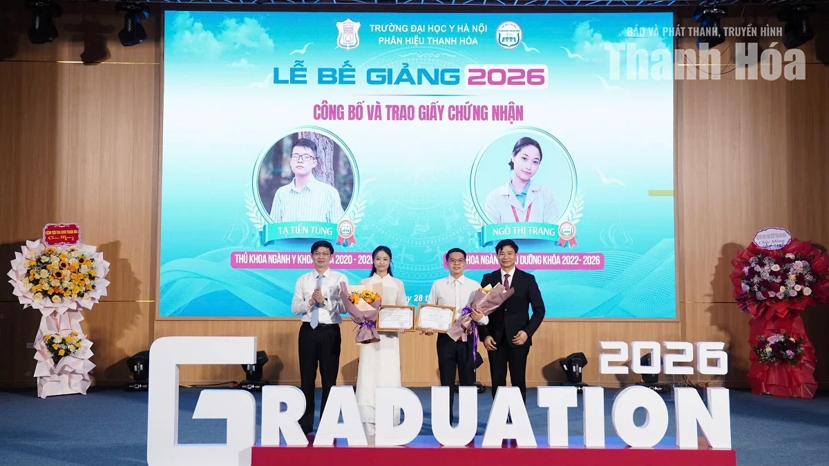 101 sinh viên ngành bác sĩ y khoa và 59 sinh viên ngành cử nhân điều dưỡng được trao bằng tốt nghiệp