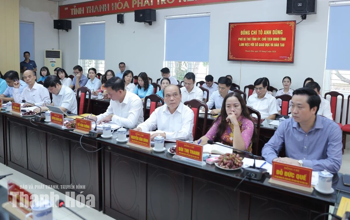 Chủ tịch UBND tỉnh Tô Anh Dũng làm việc với Sở Giáo dục và Đào tạo