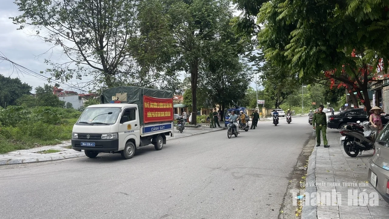 Phường Hàm Rồng ra quân lập lại trật tự, mỹ quan tại KCN Đình Hương - Tây Bắc Ga sau phản ánh của Báo điện tử Thanh Hóa