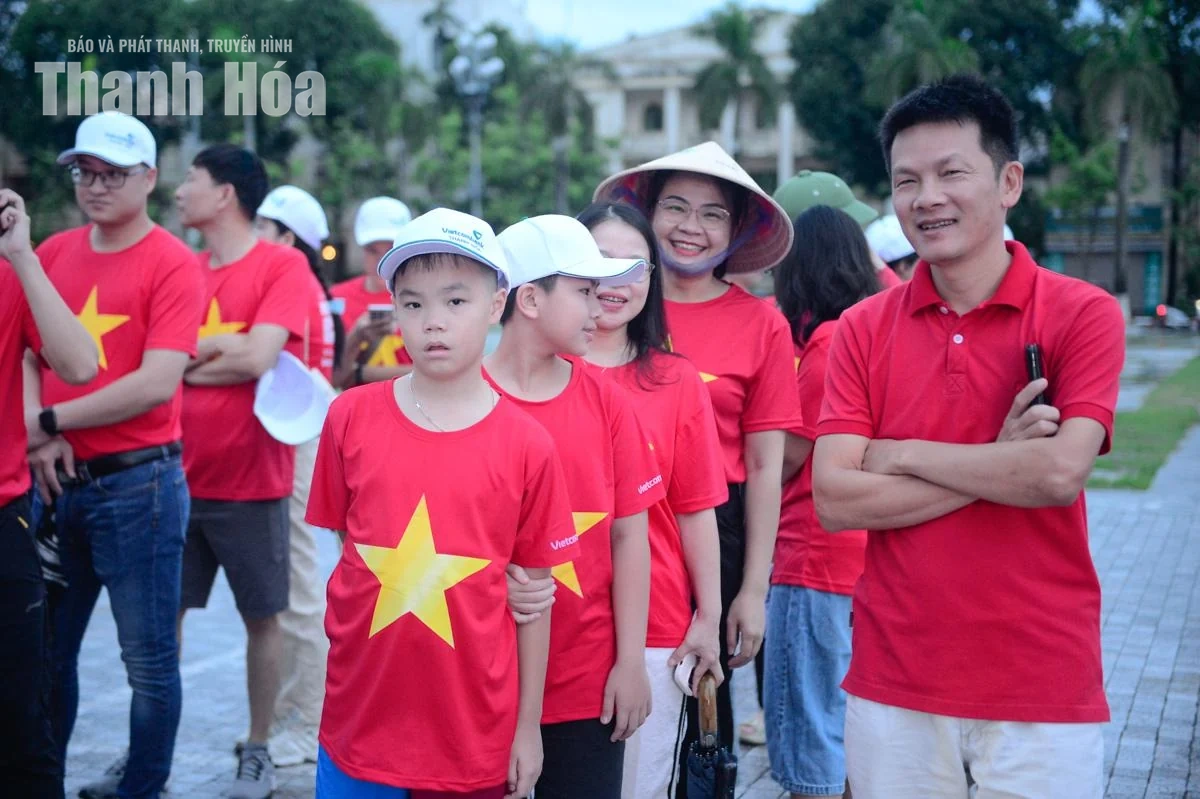 Rộn ràng trước giờ xuất phát “Cùng Việt Nam tiến bước”