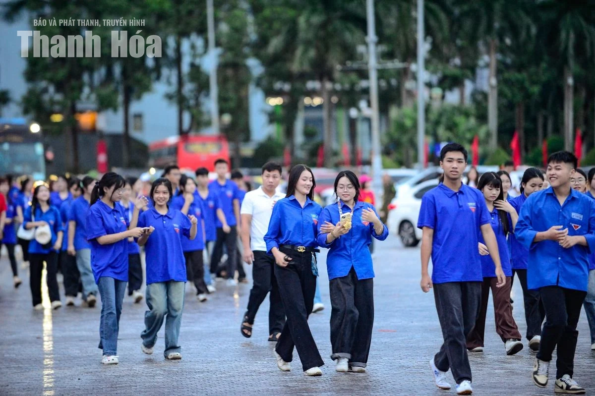Rộn ràng trước giờ xuất phát “Cùng Việt Nam tiến bước”